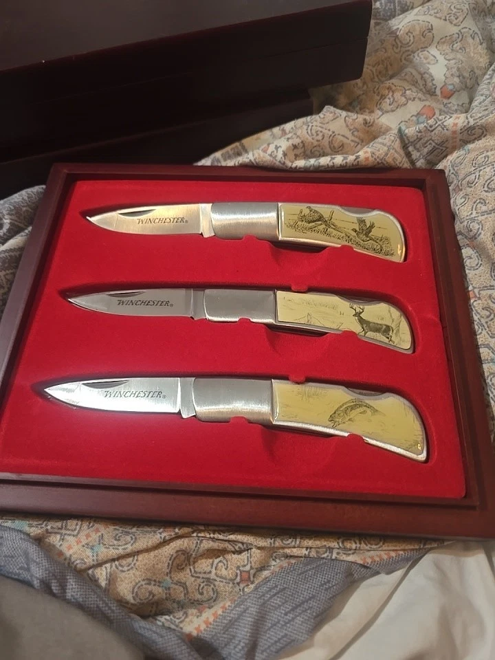 Juego de 3 navajas de bolsillo Winchester edición limitada 2007 Wildlife Ed en estuche de madera Foto 1 de 1