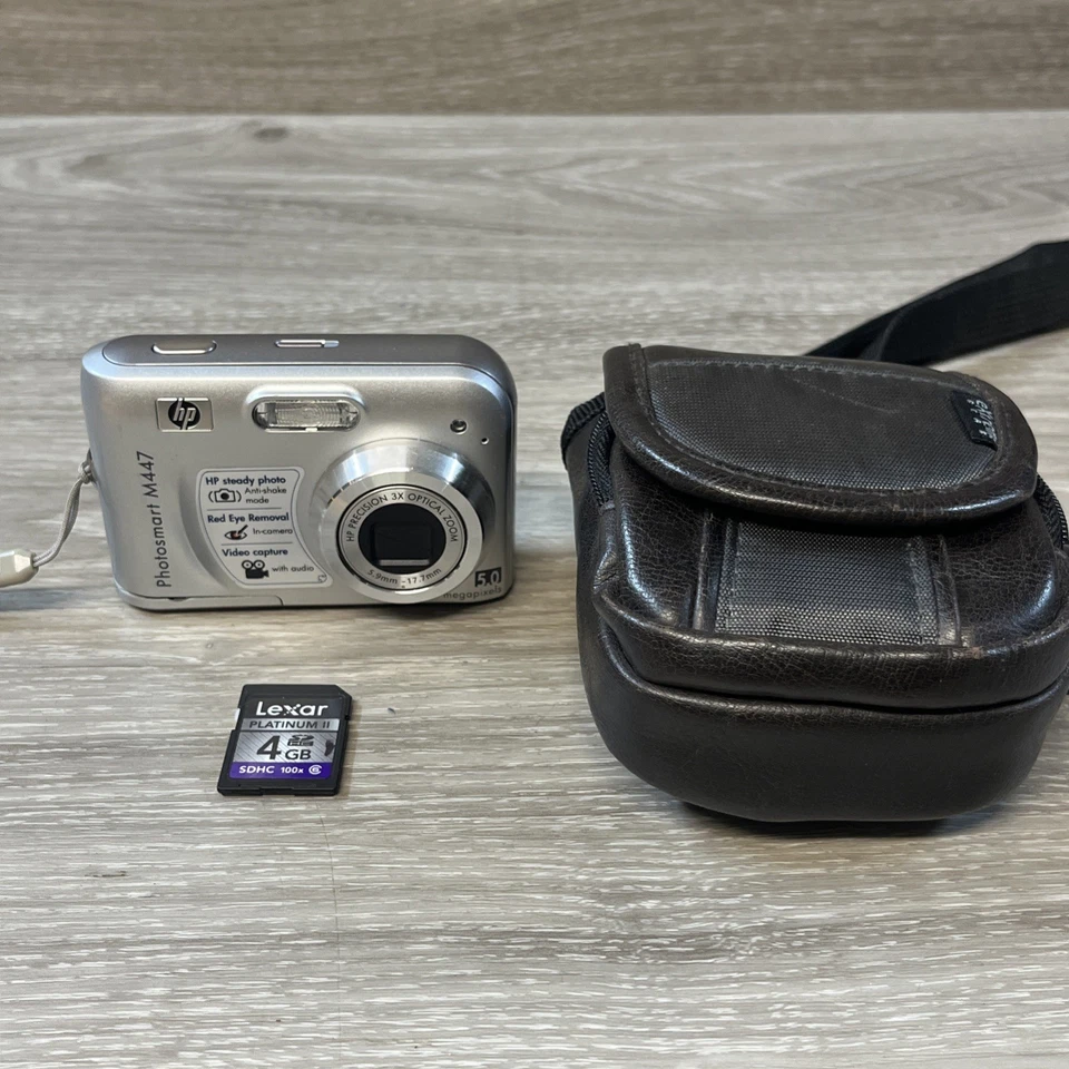 Câmera Digital HP Photo smart M447 5.0 Megapixels - Zoom Óptico Prata 3x - Imagem 1 de 4