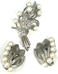 PLATA VINTAGE CON PERLAS CLIP EN PENDIENTES Y ALFILER CON PEDRERÍA - Imagen 1 de 4