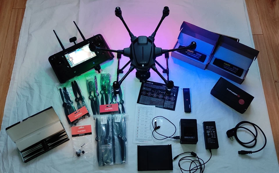 YUNEEC Typhoon H Pro Hexakopter (CGO3 plus Kamera 12 MP, 4K UHD Videofunktion, - Bild 1 von 4