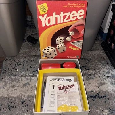 Yahtzee Deluxe Edition Board Game MB Game 1987, Complete Set - Image 1 of 3