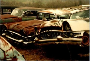 Schrottplatz Schrott rostig altes Oldtimer Auto gefunden Foto 3,5x5" B6-46 - Bild 1 von 1