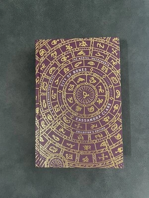 City of Bones 15th Anniversary Edition from UK/Waterstones Foto 1 de 4