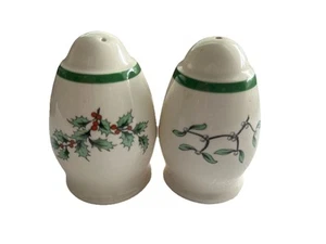 Spode Salt and Pepper Shakers Holly & Mistletoe Made in England Christmas Tree - Imagen 1 de 5