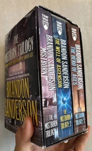 The Mistborn Trilogy Boxed Set: The Well of Ascension, Hero of Ages, Mistborn - Imagen 1 de 2