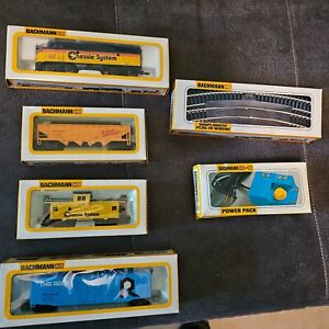 Bachmann HO train Battery Pack, Tracks, and 4 Train Cars