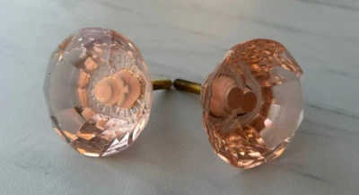 Porta gaveta maçaneta vintage vitoriana corte diamante vidro cor pêssego rosa 2X - Imagem 1 de 4