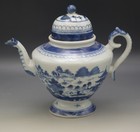 ANTIQUE XIX CENTURY CHINESE EXPORT PORCELAIN  BLUE CANTON TEAPOT SCENIC 