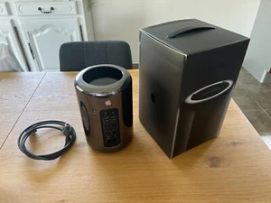 Mac Pro 2013 D700 3,5GHz - 32 Go RAM - 1 To - Photo 1/2