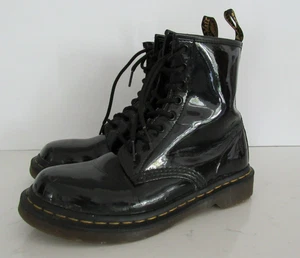 Botas de combate DR. MARTENS 11821 de charol para mujer negras talla 8 - Imagen 1 de 10