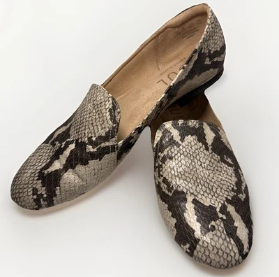 Zapatos mocasines cómodos con estampado de serpiente sin cordones para mujer talla 7,5 Ashley de Naturalizer Foto 1 de 4