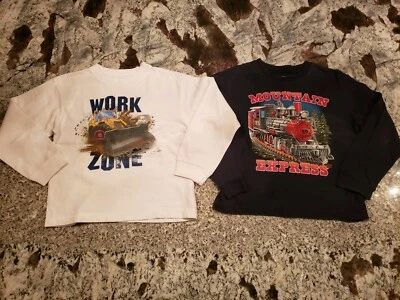 Juego de 2 Camisas Okie Dokie Blanco y Negro, Bulldozer & Train Manga Larga Niño 5T Foto 1 de 4