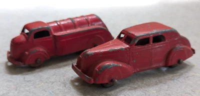 Conjunto de 2 - Tootsietoy #233 Boat Tail Roadster & Fuel Tanker Truck Vintage década de 1940 - Imagem 1 de 4