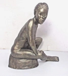 "Estatuilla de mujer desnuda de cerámica de cerámica de cerámica de bronce de 11" firmada BT - Imagen 1 de 11