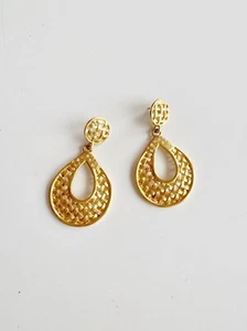 Vintage 90's Unsigned Gold Tone Basketweave Dangle Drop Earrings - Picture 1 of 9