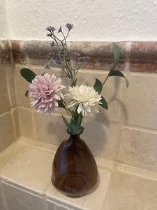 Gesteck mit Kunstblumen in einer Glasvase Tisch Deko Flieder Lila Weiß Grün - Bild 1 von 3