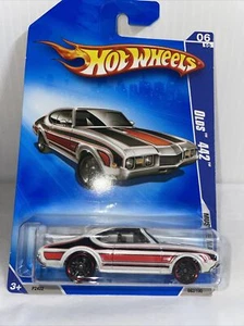 2009 Hot Wheels #82 Muscle Mania 6/10 OLDSMOBILE 442 White Variation w/Black Pr5 - Picture 1 of 1