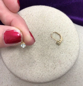 Vintage 14K Yellow Gold Clear Cut Glass Solitaire Drop Earrings LL787 - Picture 1 of 2