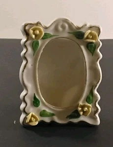 Marco de fotos de cerámica pequeño vintage diseño floral sin vidrio de aproximadamente 3,25" x 2,5" - Imagen 1 de 10