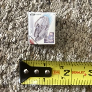 Zuru Mini Brands Disney Store Serie 2 Star Wars Millennium Falcon Box - Bild 1 von 2