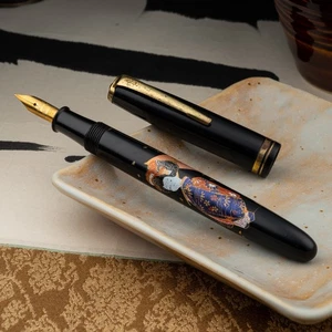 Nishio 1930's Urushi Ebonite Maiko UKIYOE Modern Maki-e F Nib Fountain Pen - Picture 1 of 6