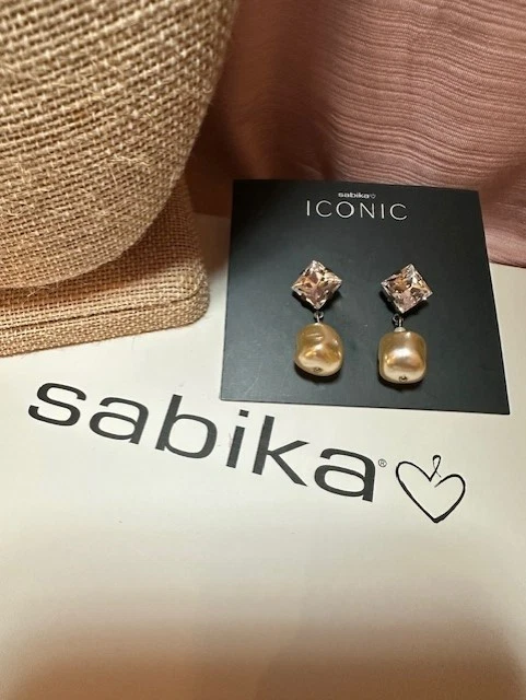 Pendientes colgantes Sabika Iconic Influence de la colección Primavera/Verano 2021 Foto 1 de 1