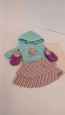 Conjunto de patinaje sobre ruedas American Girl 2012 falda, sudadera con capucha, medias y zapatos solamente Foto 1 de 4