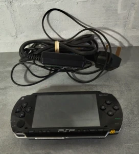 Sony PSP Konsole 1003 Schwarz & Offizielles Ladegerät - Bild 1 von 4