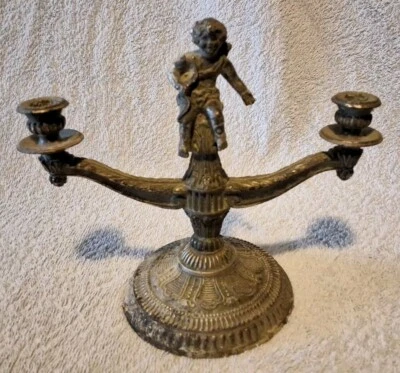 Ancien Chandelier Bougeoir En Métal Argenté Avec Cupidon Au Centre Vintage 1920 - Photo 1/4