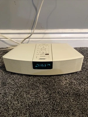 VINTAGE BOSE WAVE AM/FM RADIO in WHITE AMAZING SOUND MODEL AWR113 - Image 1 of 4