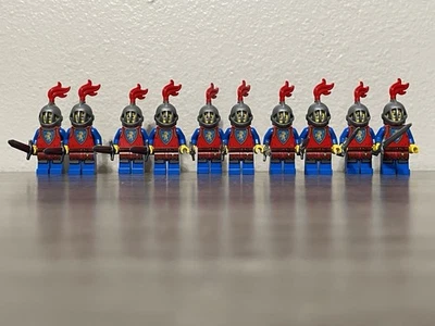 10 Lego Lion Knight Minifigures - Image 1 of 4