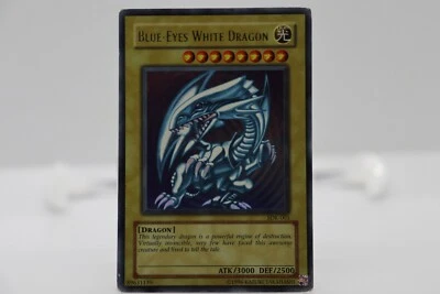 Blue-Eyes White Dragon SDK-001 Ultra Rare (Moderate Play) - Image 1 of 2