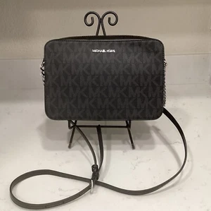 BOLSO DE MANO BANDOLERA CON LOGO MICHAEL KORS - Imagen 1 de 6