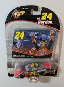 2005 Jeff Gordon DuPont Daytona 500 Win 1:64 Scale NASCAR Raced Version Diecast - Picture 1 of 6