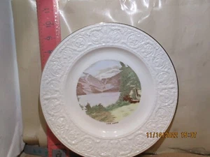 CROWN DEVON FIELDINGS PLATE - LAKE LOUISE , BANFF , CANADA SCENE - Picture 1 of 2