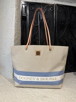 Bolso de Mano Dooney & Bourke Grande de Lona a Rayas para Llevar Todo - Tostado y Azul con Forro Rojo Foto 1 de 4