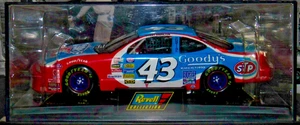Revell Collection 1/24 Richard Petty Pontiac Grand Prix 43 - Picture 1 of 5