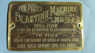 Explosivos para minería de etiquetas Brass Du Pont Powder Company No.3A Foto 1 de 4