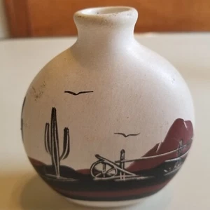 Vase Sm Bud poterie d'art indien américain désert signé peint à la main 4 3/4" - Photo 1/7