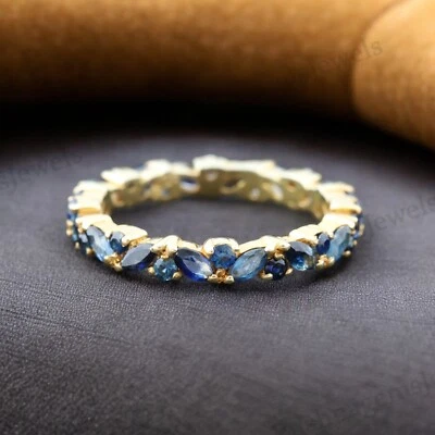 Banda de eternidad completa de plata de ley 925 de 4x2 mm corte marquesa con topacio azul natural Foto 1 de 4