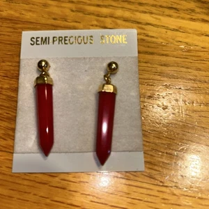 ORECCHINO E CIONDOLO PENDENTE VINTAGE PIETRA PREZIOSA ROSSA PRISMA ESAGONALE TONO ORO - Foto 1 di 6