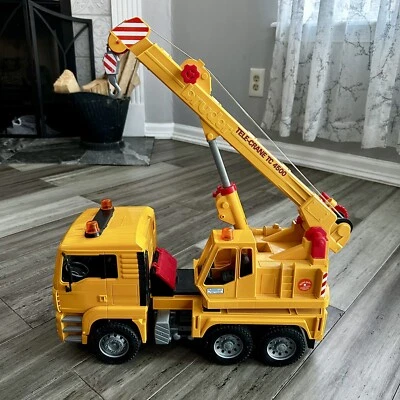 Camión grúa Bruder MAN TGA usado tele-grúa TC 4500 vehículo de construcción Alemania Foto 1 de 4