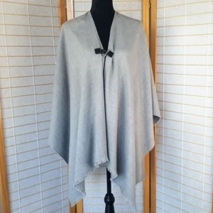 Calvin Klein Flannel Wrap Scarf Poncho Toggle Close Gray One Size Fits All - Picture 1 of 8