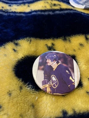 Prendedor fotográfico vintage Buffalo Sabres Gilbert Perreault acción color Foto 1 de 3