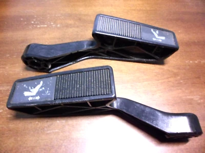 1987 Mitsubishi Starion - Bottom Seat Adjuster Handle Pair - Изображение 1 из 4