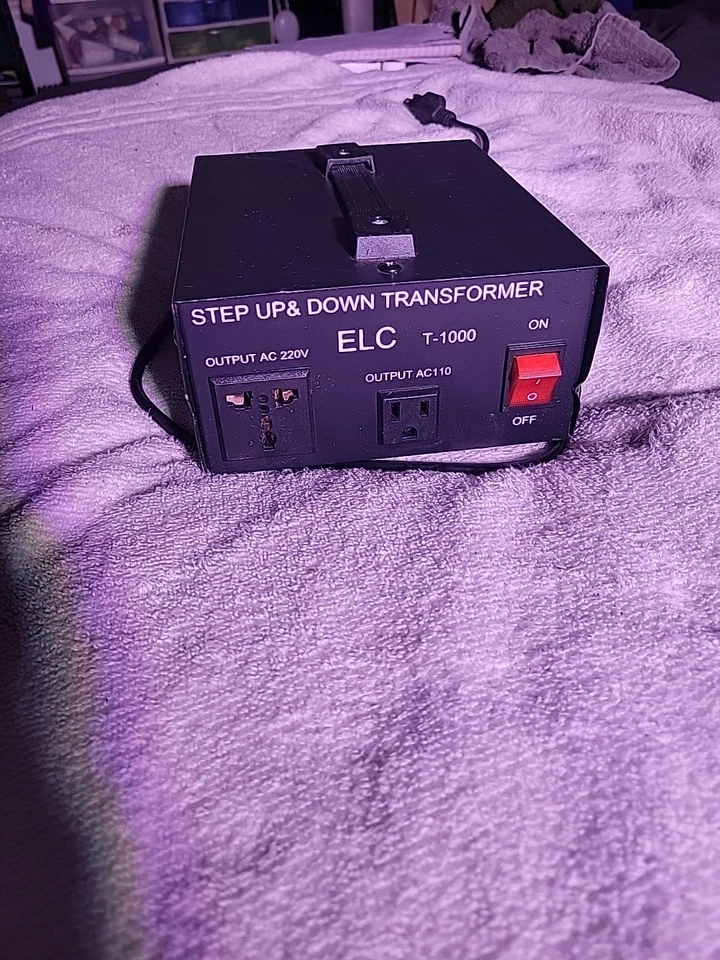 Transformador convertidor de voltaje ELC T-1000 1000VA - paso arriba/abajo (110 V/220 V) sin probar Foto 1 de 4
