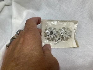 Karu Arke inc vintage earrigs original package white clear beads flower - Picture 1 of 8
