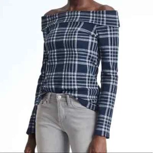 Top para mujer Banana Republic fuera del hombro cepillado a cuadros preppy azul marino pequeño - Imagen 1 de 7