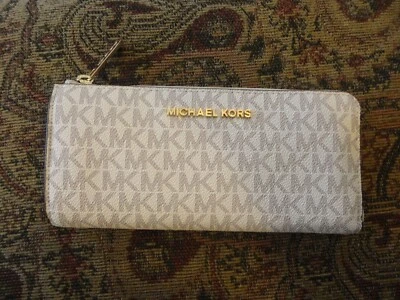 MICHAEL KORS Jet Set Travel Large Logo Wallet in Vanilla/Cream NWOT - Image 1 of 4