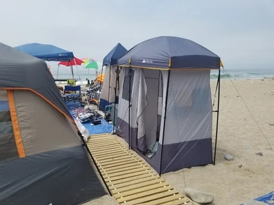 Pasarela de madera portátil para playa enrollable Mister Boardwalk de 40 pies Foto 1 de 3